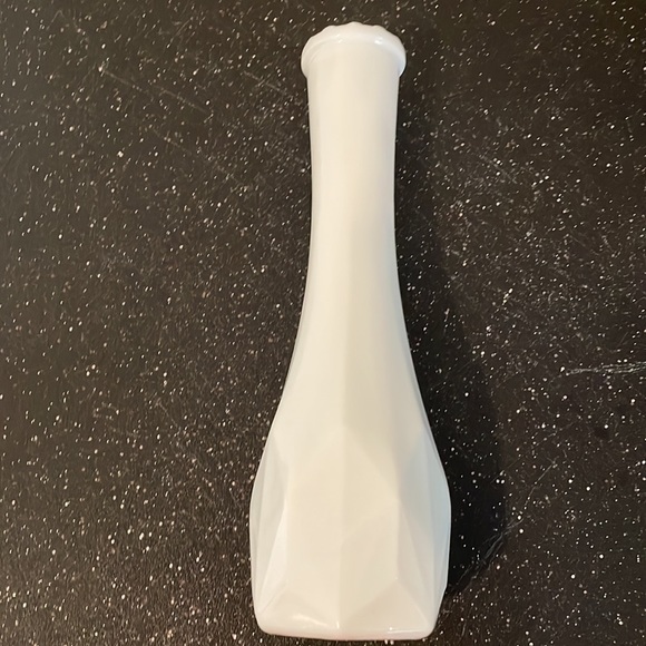 Vintage Milk Glass Vase - Picture 4 of 4